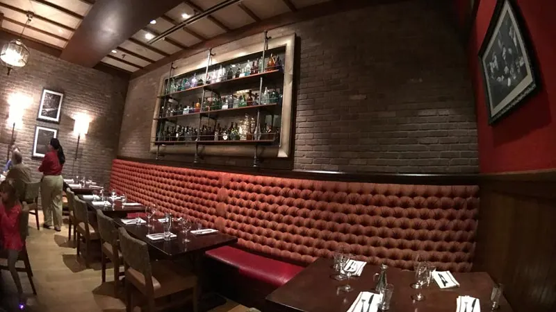 A peek at the inside of Trattoria el Forno.