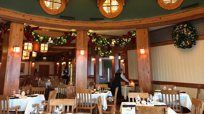 Table setup inside Yachtsmen Steakhouse