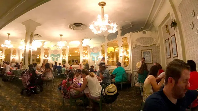 Plaza restauant inside