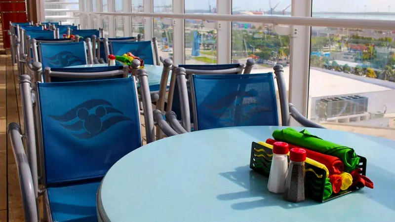 Dream Poolside Dining