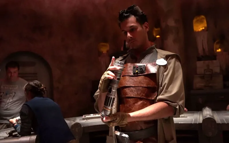 Build a Custom Lightsaber at Savi's Workshop 7