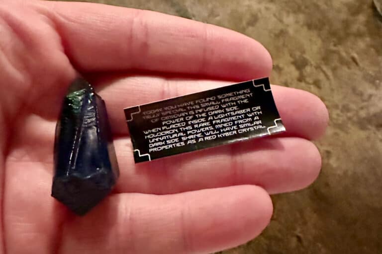 Finding a Black Kyber Crystal in Star Wars Galaxy's Edge • WDW Vacation