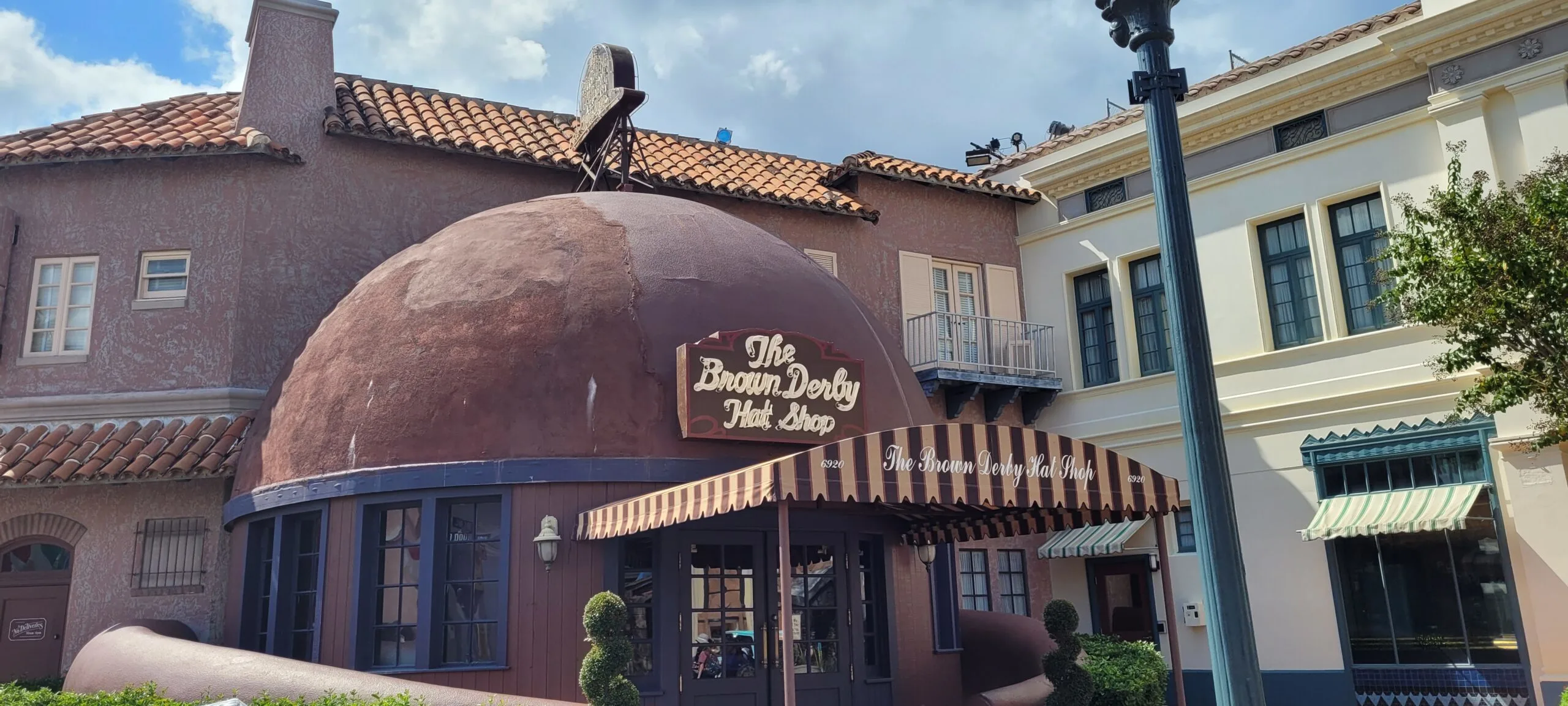 Disney World vs. Universal Studios: Which One Is Right For You? 9