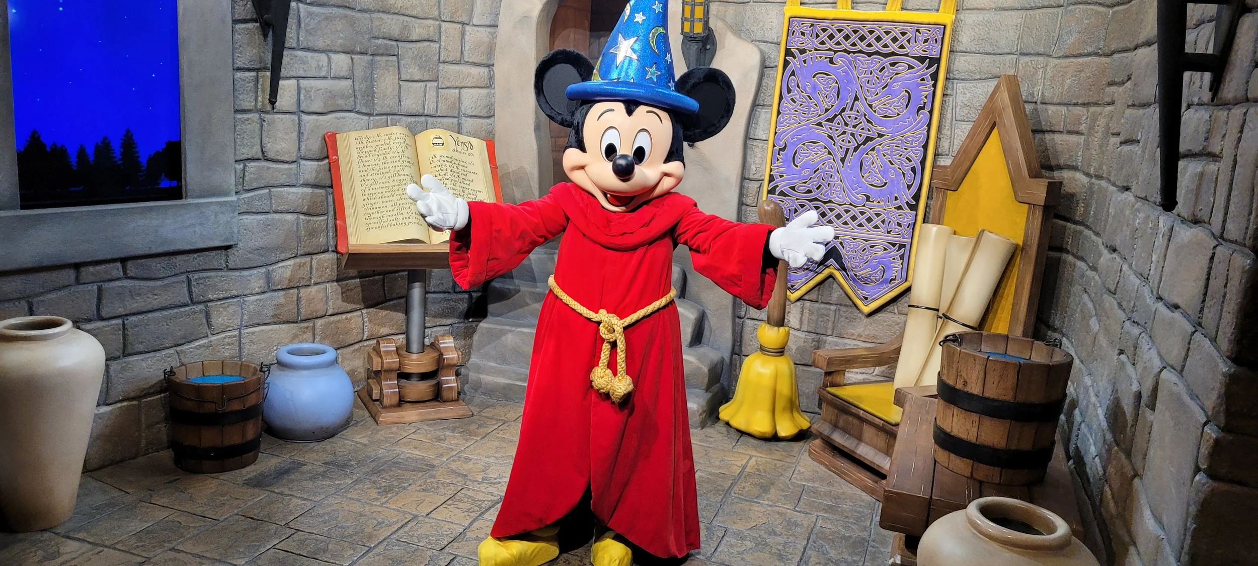 Scavenger Hunt in Hollywood Studios with FREE Printable! 4