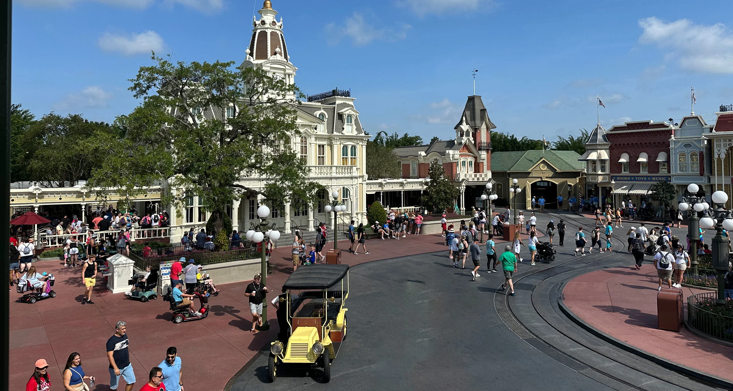 Why Everyone Should Visit City Hall in the Magic Kingdom 2